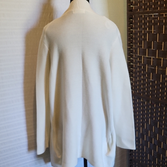 Chic White Women's Cardigan. - Picture 3 of 5
